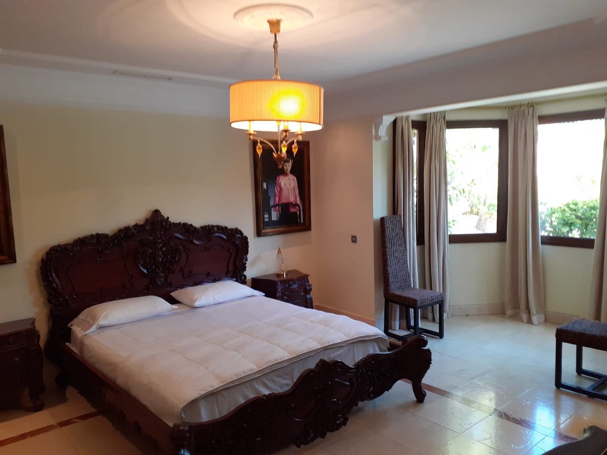4 Bed Detached Villa in Estepona
