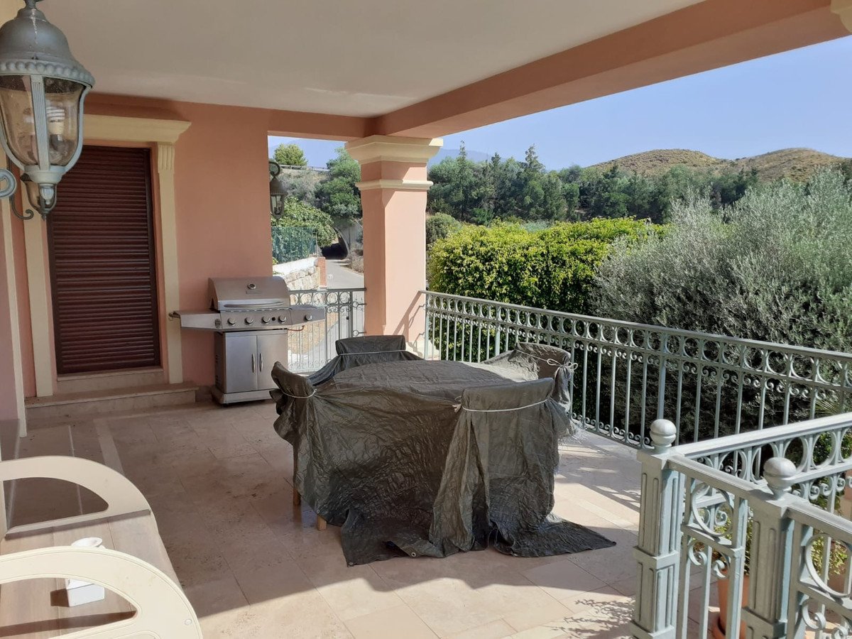 4 Bed Detached Villa in Estepona