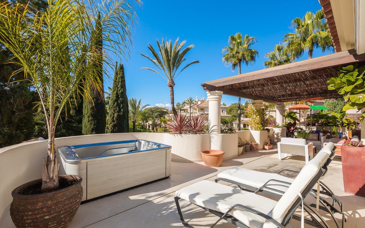 3 Bed Penthouse Duplex in Nueva Andalucía