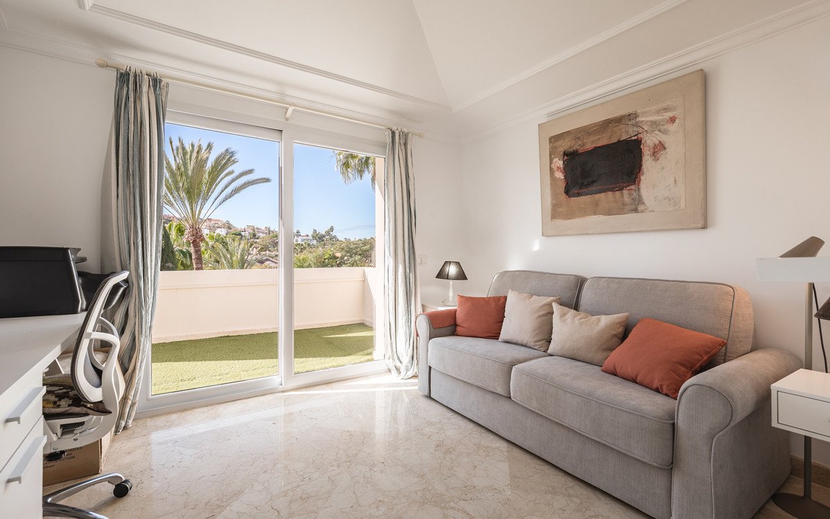 3 Bed Penthouse Duplex in Nueva Andalucía