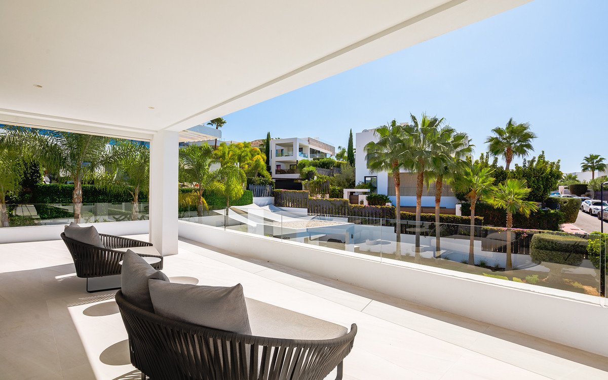 7 Bed Detached Villa in Nueva Andalucía