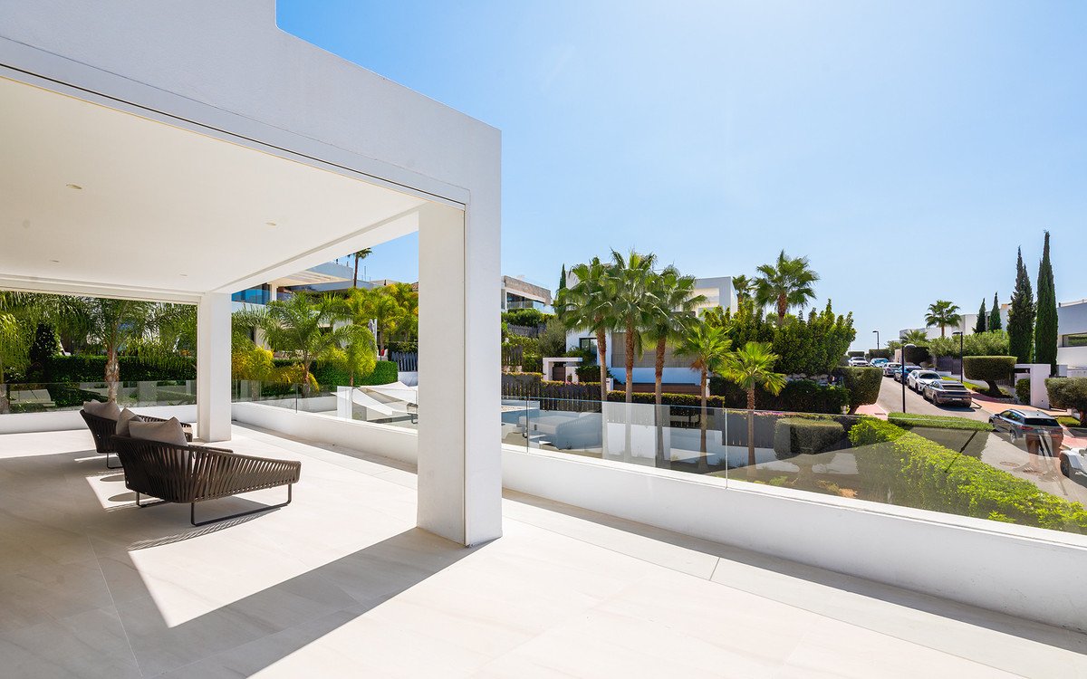 7 Bed Detached Villa in Nueva Andalucía