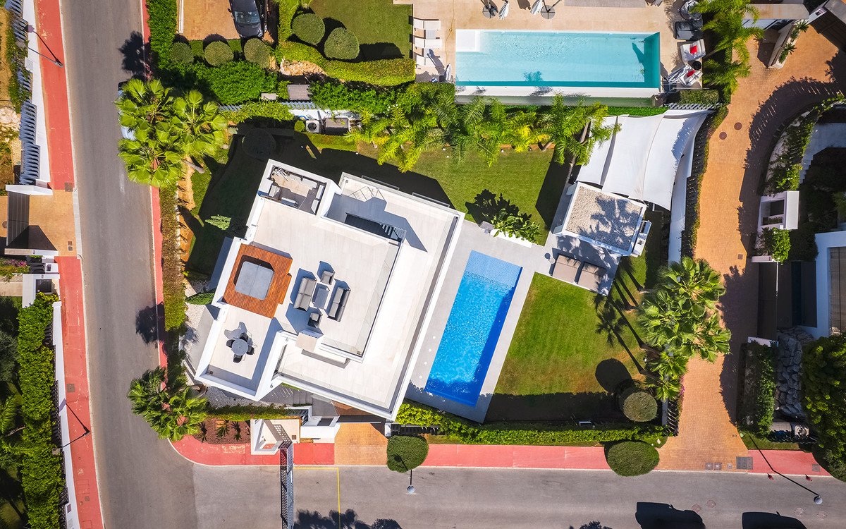 7 Bed Detached Villa in Nueva Andalucía