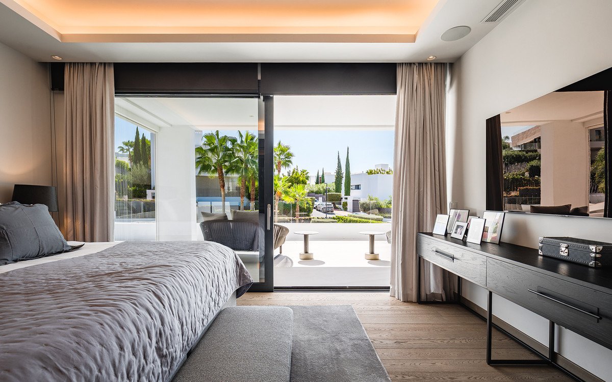 7 Bed Detached Villa in Nueva Andalucía