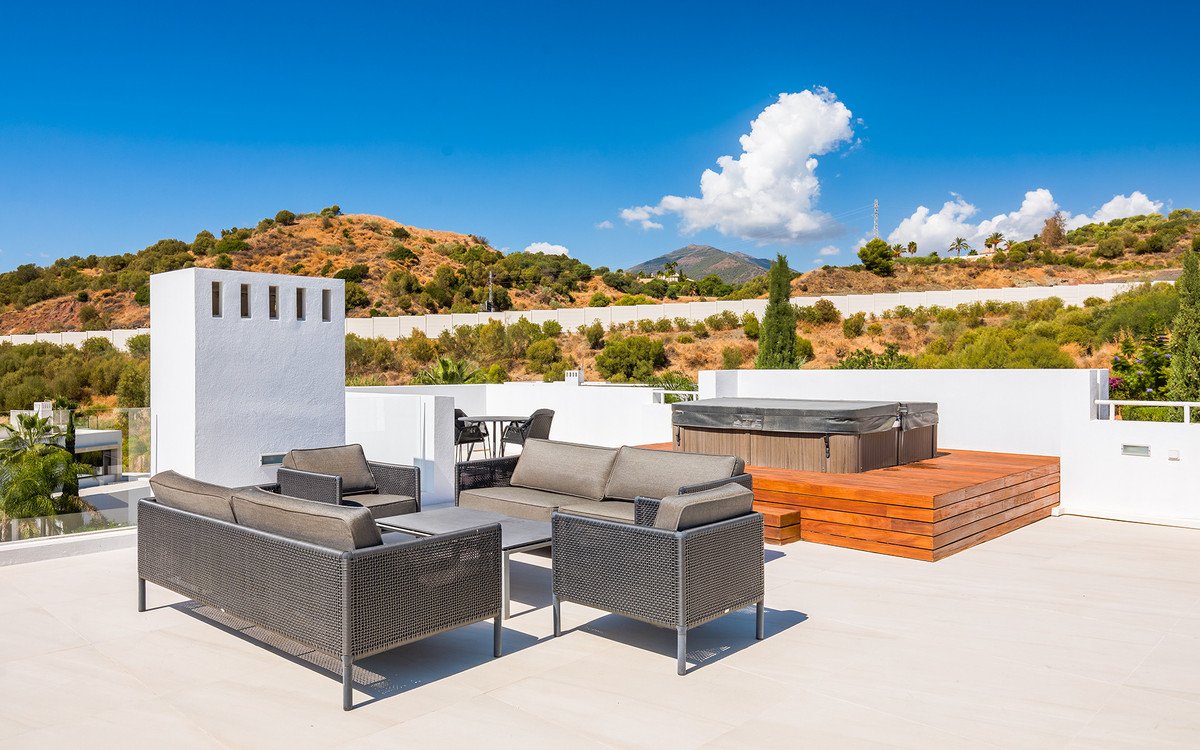 7 Bed Detached Villa in Nueva Andalucía