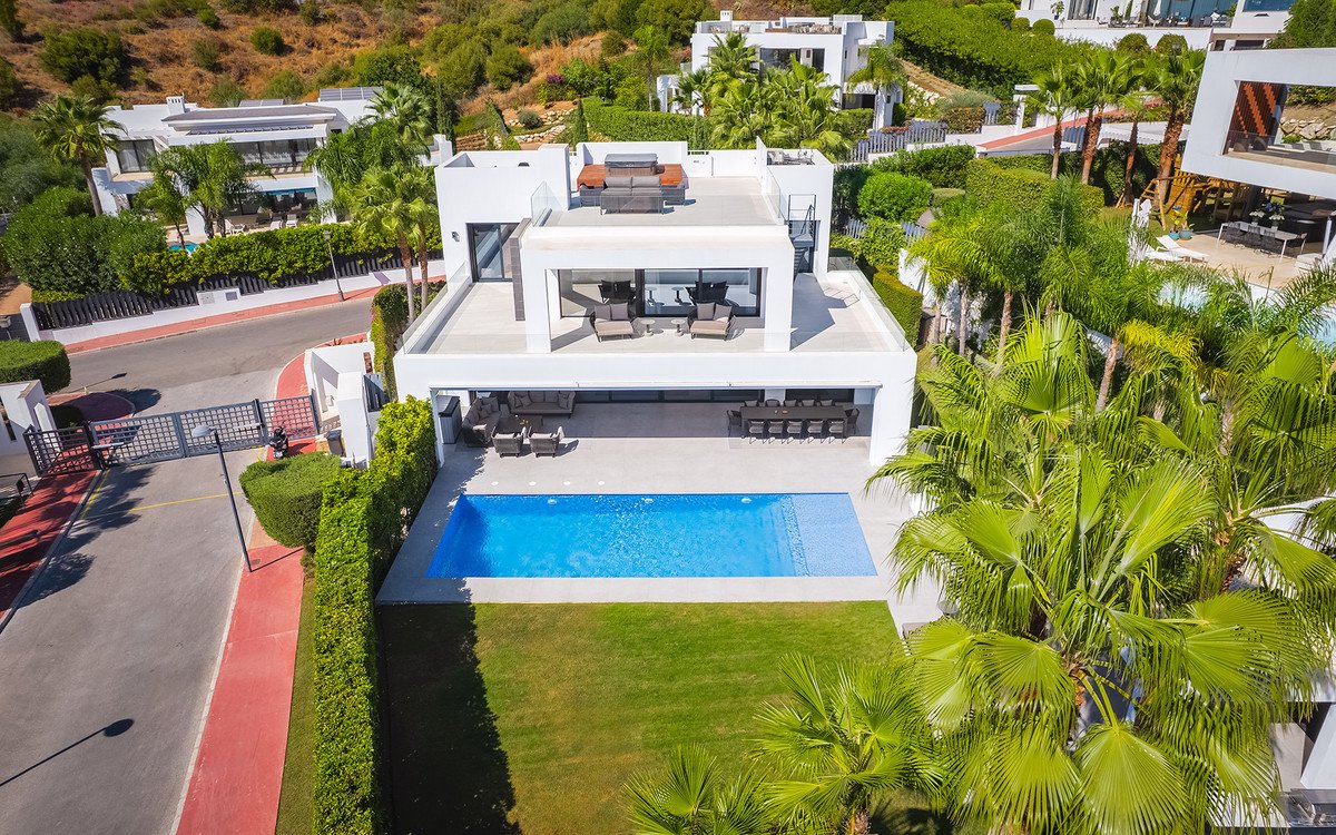 7 Bed Detached Villa in Nueva Andalucía