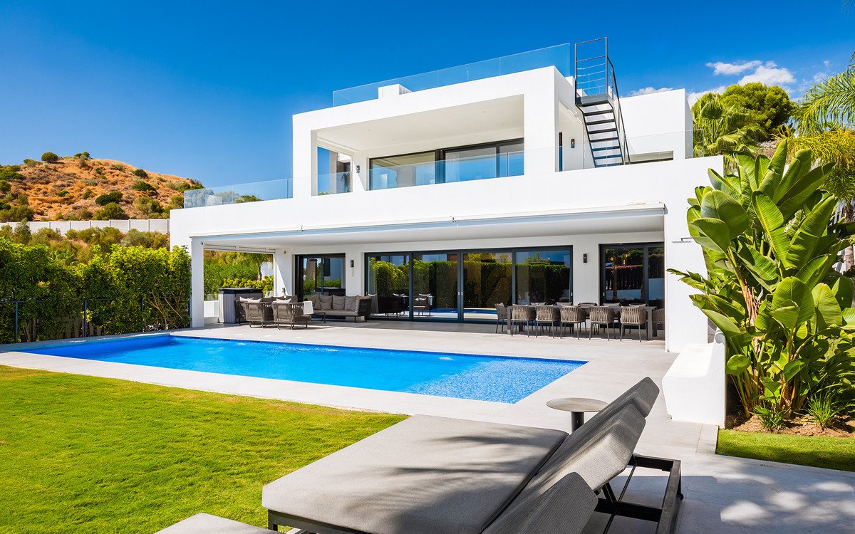 7 Bed Detached Villa in Nueva Andalucía