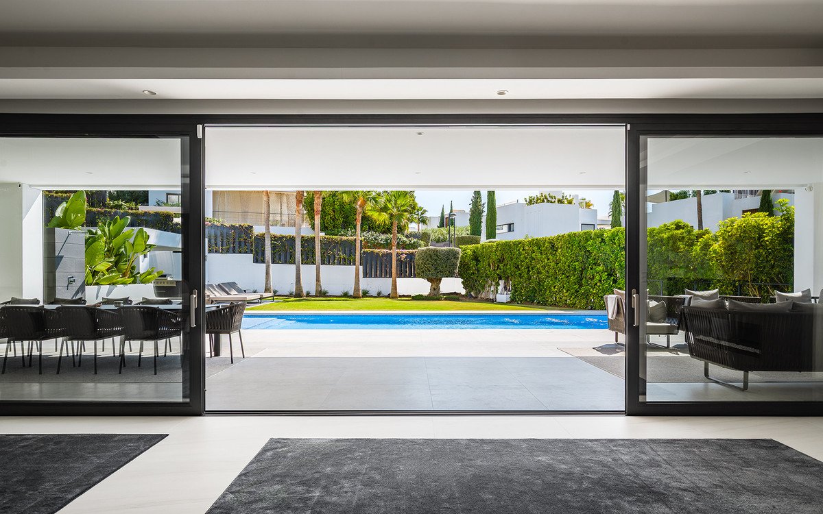 7 Bed Detached Villa in Nueva Andalucía