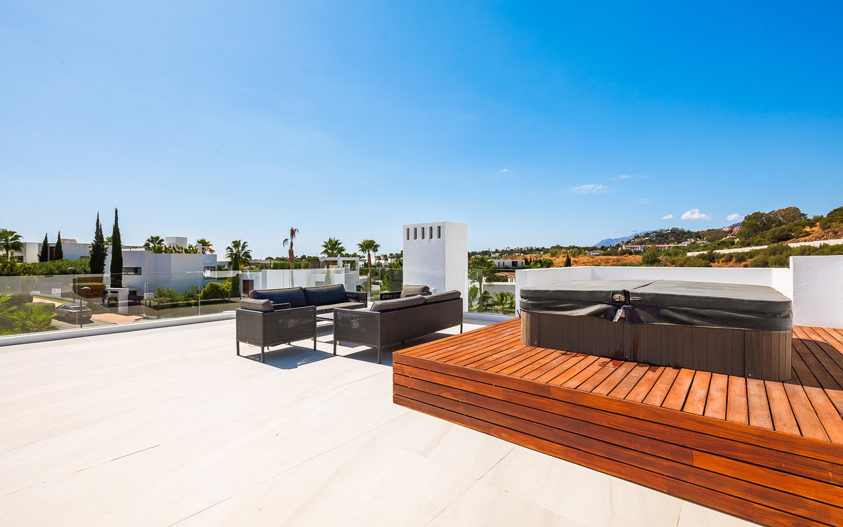 7 Bed Detached Villa in Nueva Andalucía