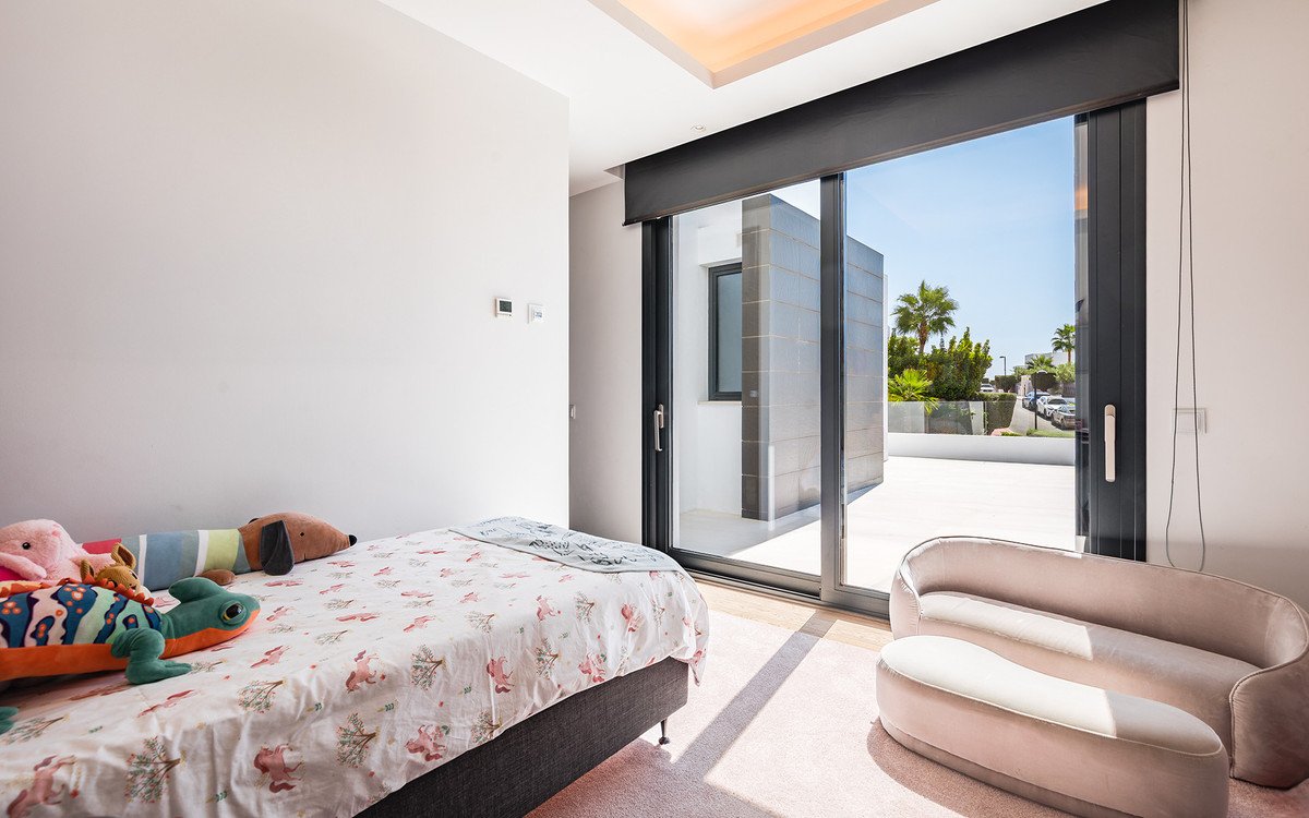 7 Bed Detached Villa in Nueva Andalucía