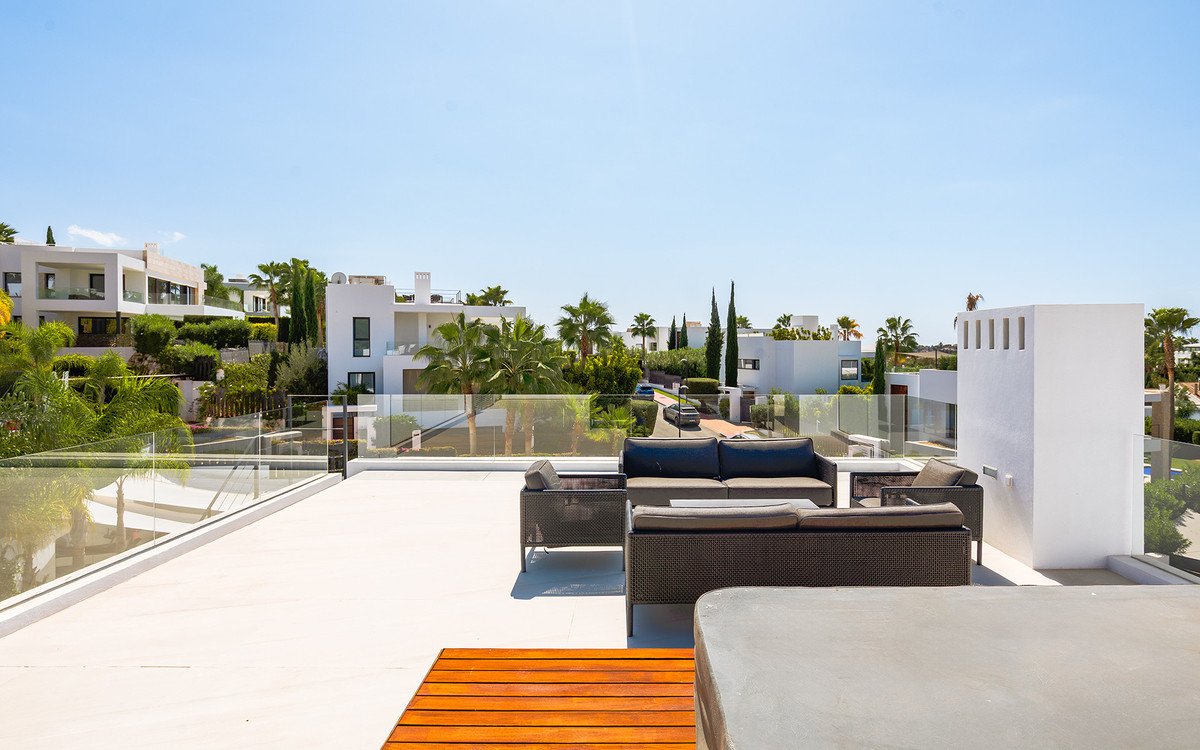 7 Bed Detached Villa in Nueva Andalucía