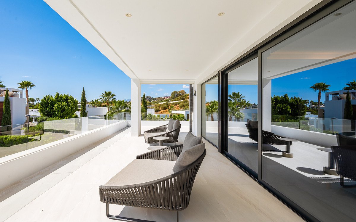 7 Bed Detached Villa in Nueva Andalucía
