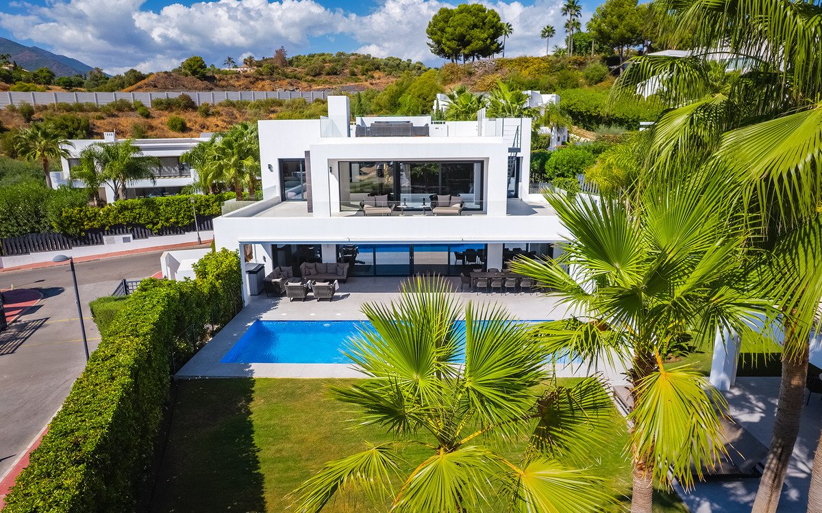 7 Bed Detached Villa in Nueva Andalucía