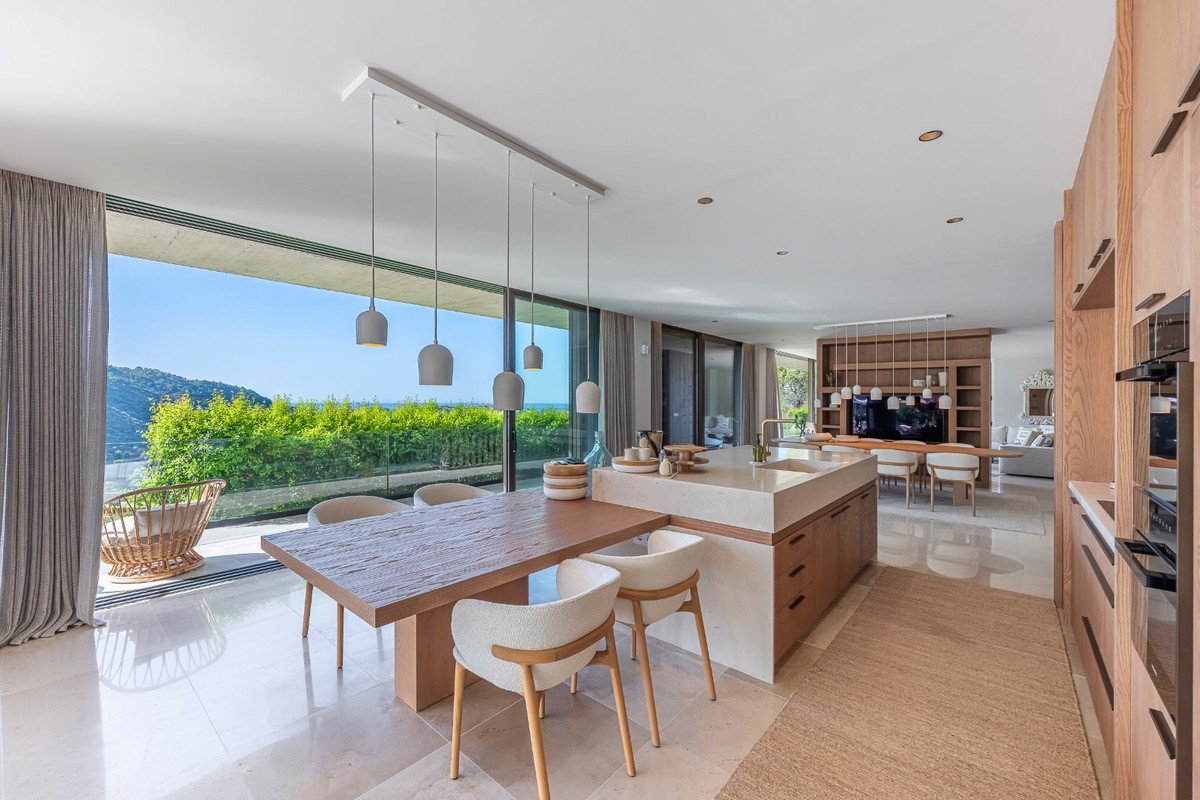 4 Bed Detached Villa in Benahavís