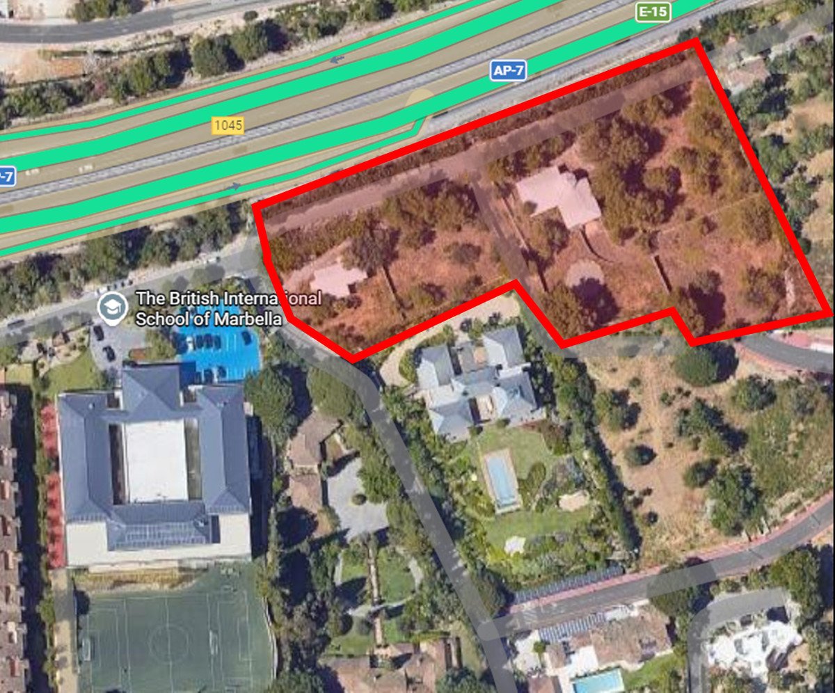 Land in The Golden Mile