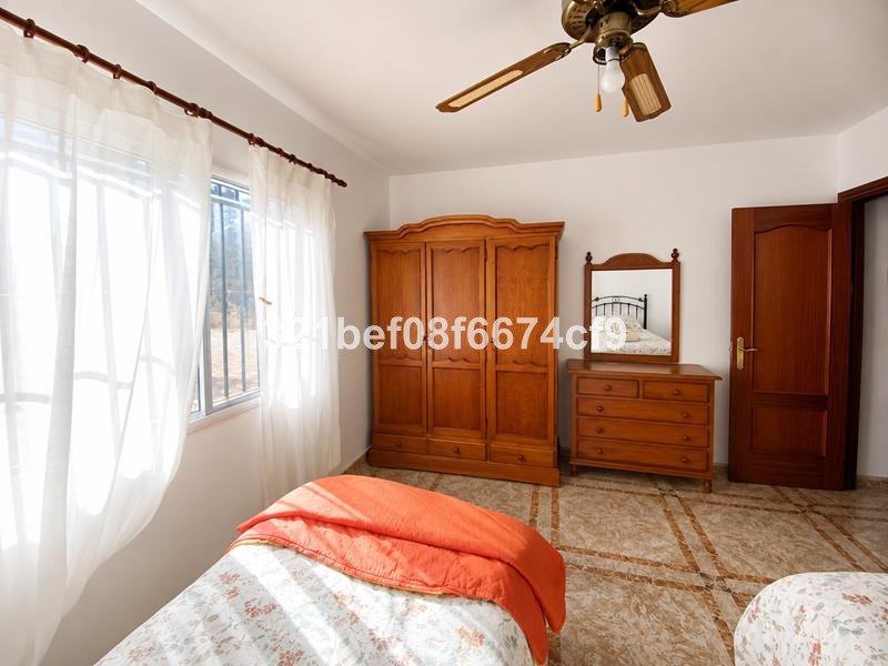 3 Bed Detached Villa in Montes de Málaga