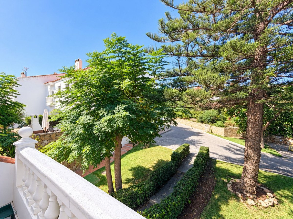 2 Bed Townhouse in La Duquesa