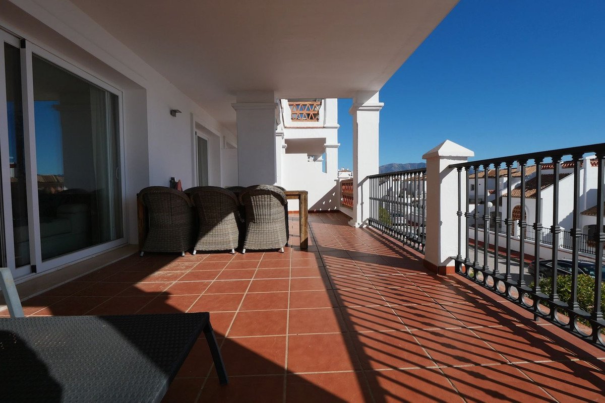 2 Bed Middle Floor Apartment in Calahonda