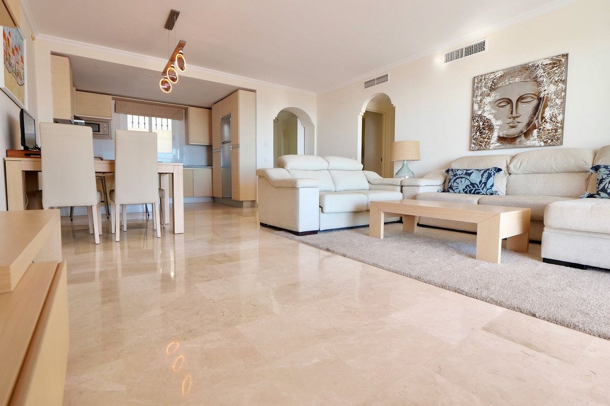 2 Bed Middle Floor Apartment in Calahonda