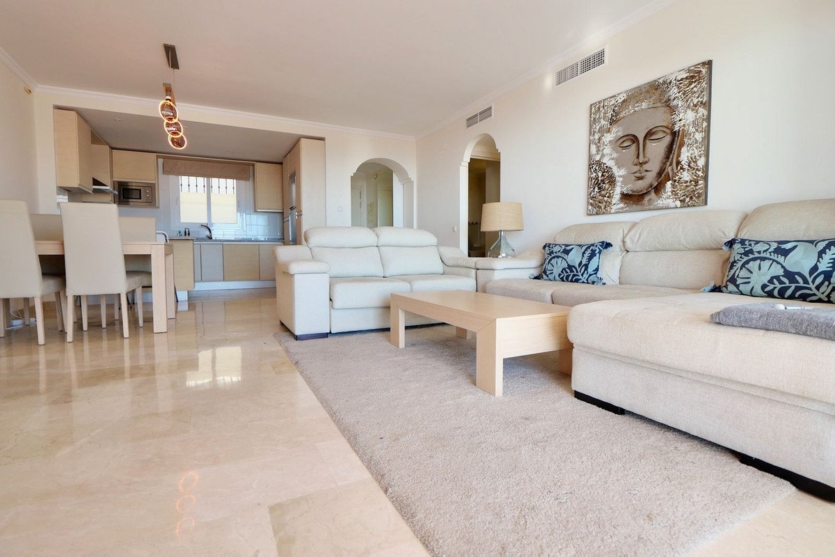 2 Bed Middle Floor Apartment in Calahonda