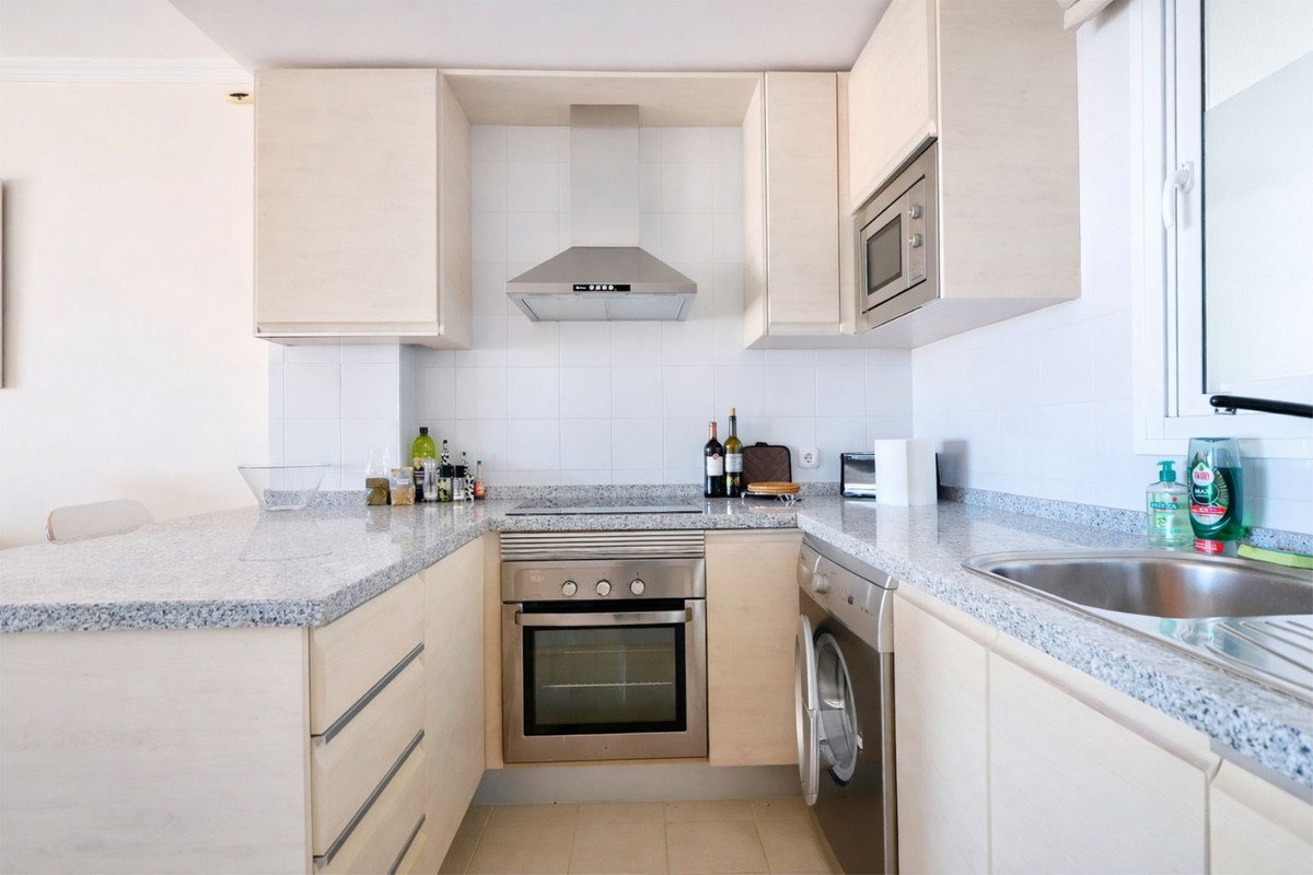 2 Bed Middle Floor Apartment in Calahonda