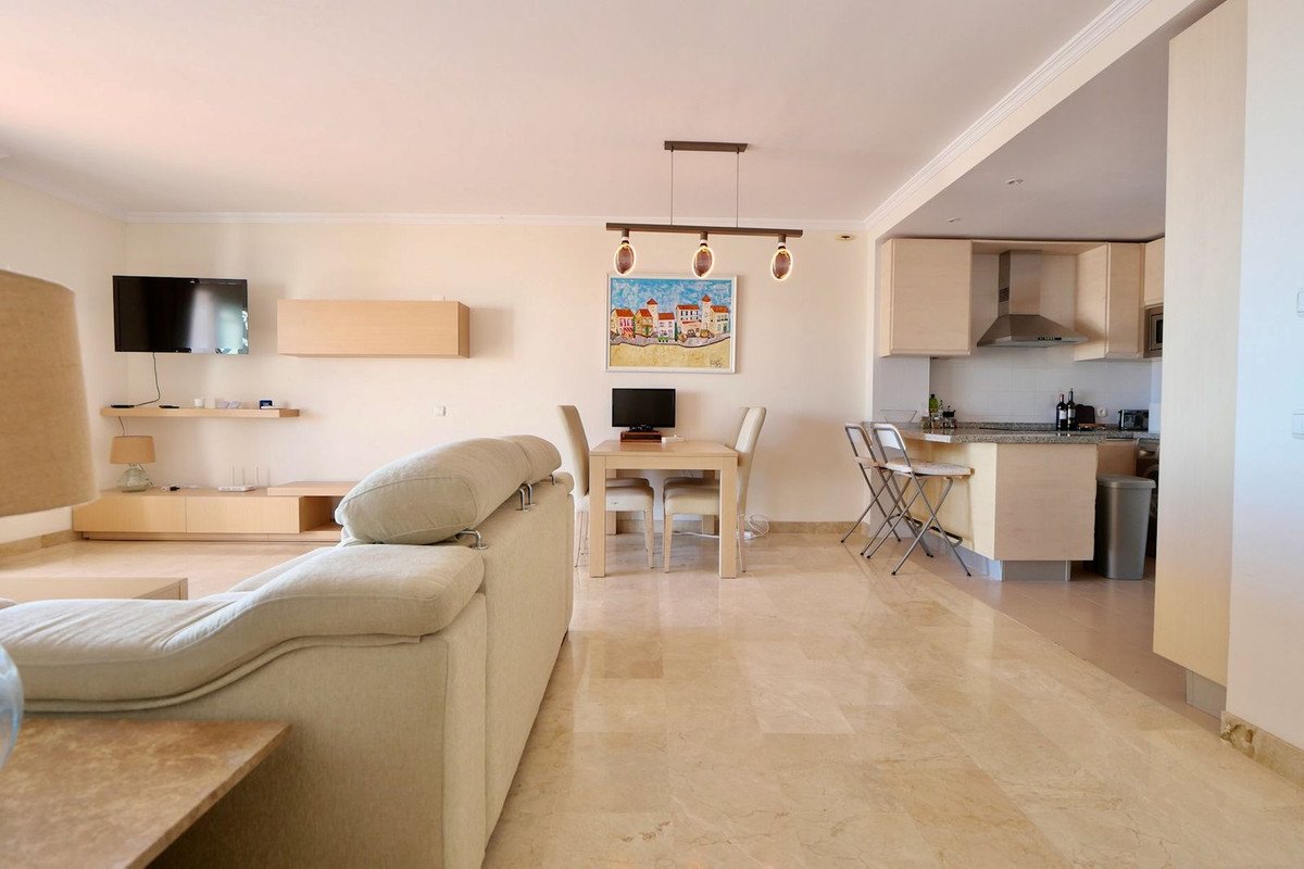 2 Bed Middle Floor Apartment in Calahonda