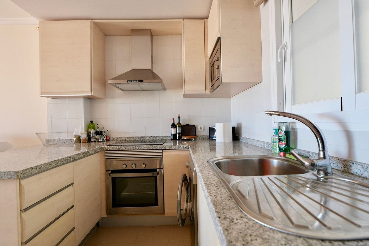 2 Bed Middle Floor Apartment in Calahonda
