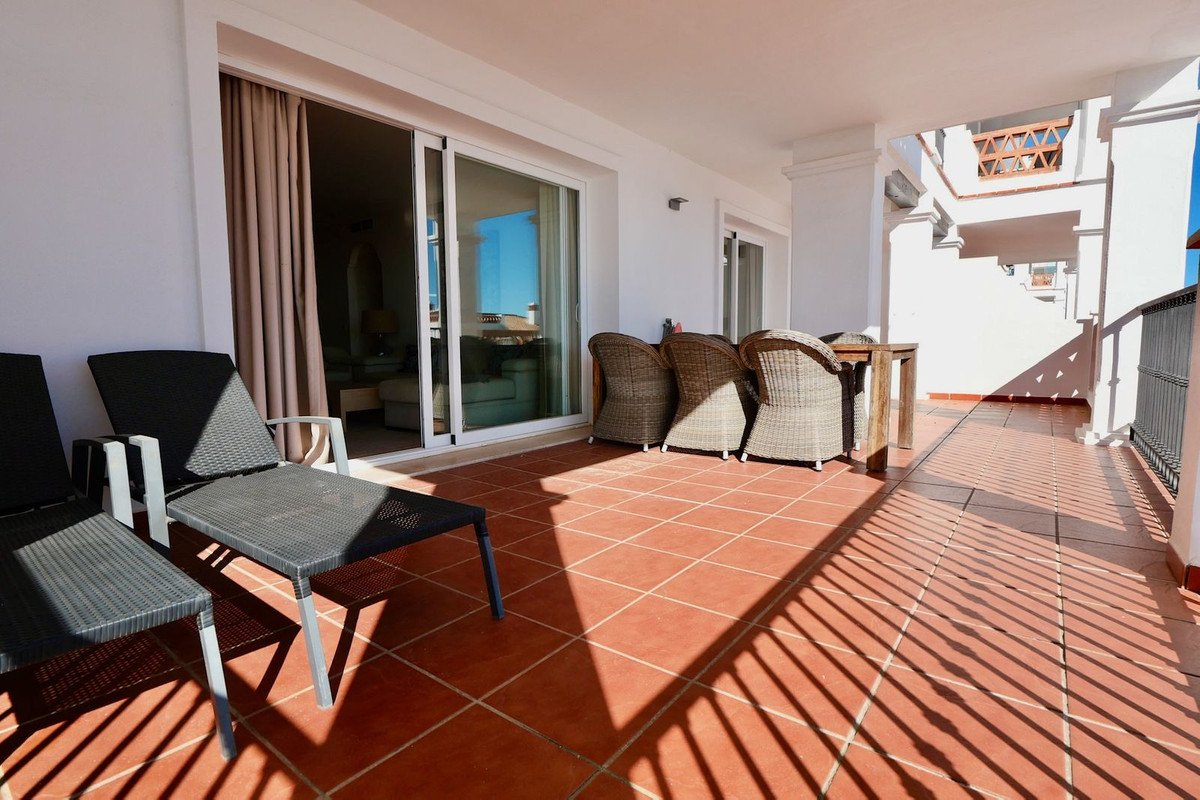 2 Bed Middle Floor Apartment in Calahonda