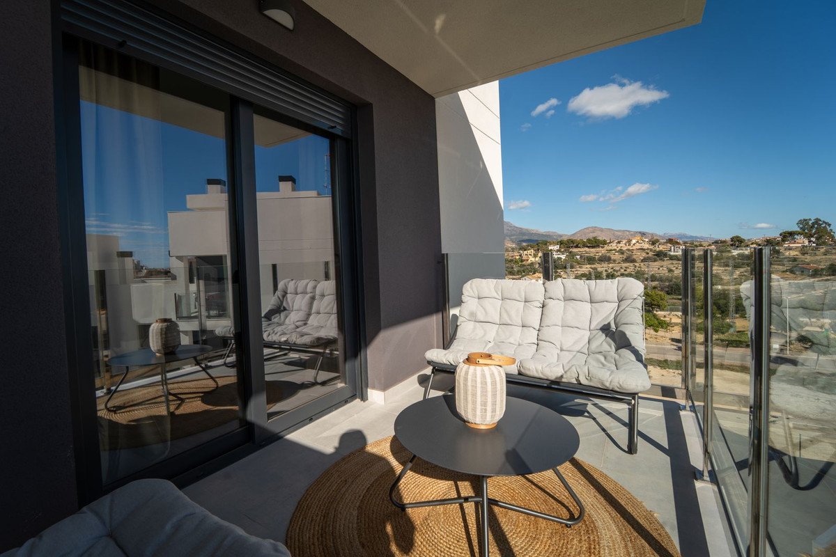 2 Bed Top Floor Apartment in Villajoyosa