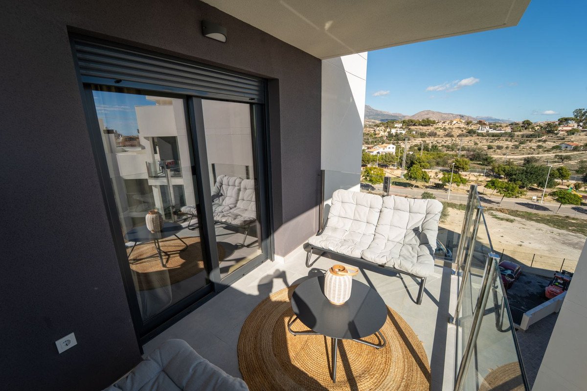 2 Bed Top Floor Apartment in Villajoyosa