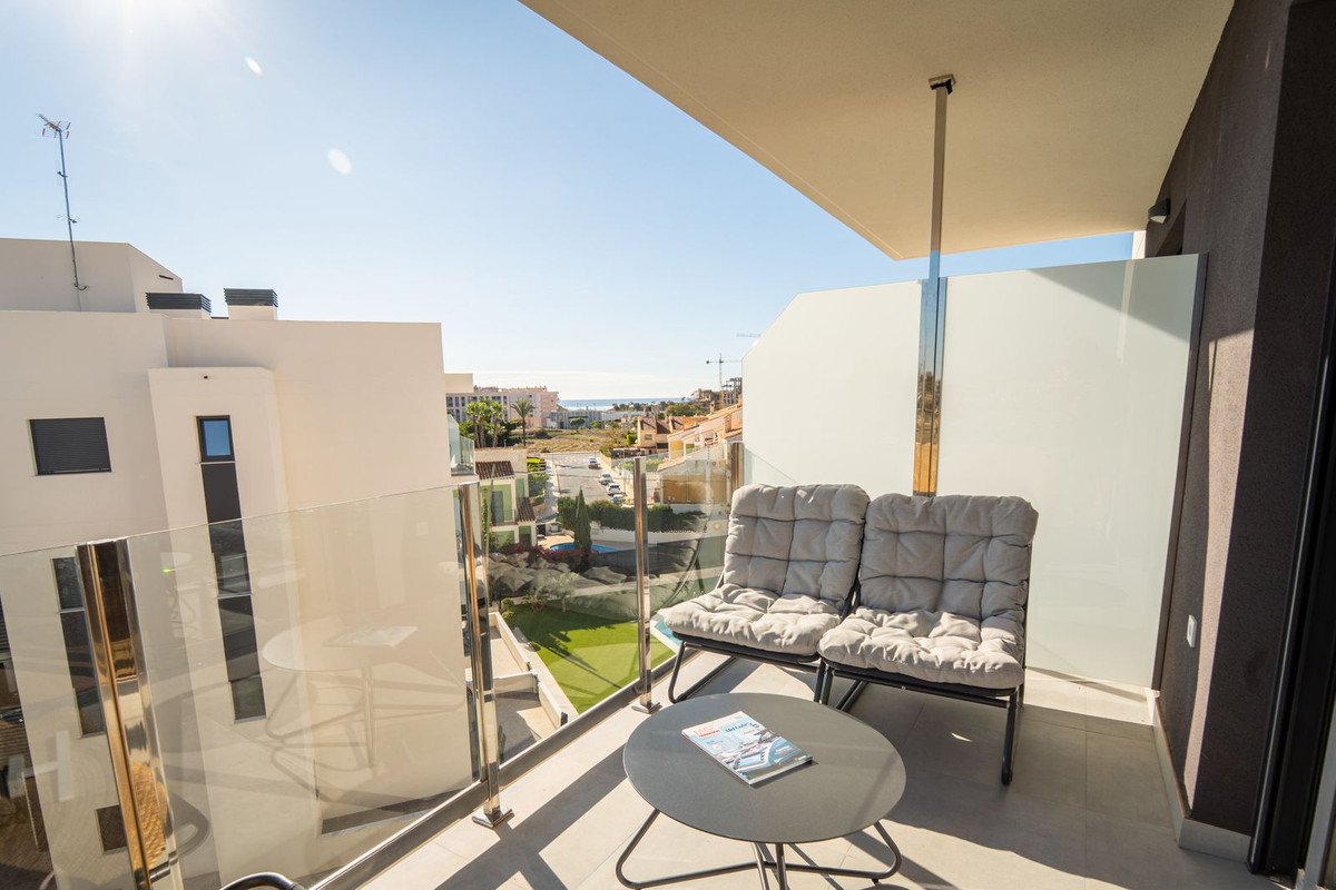 2 Bed Top Floor Apartment in Villajoyosa