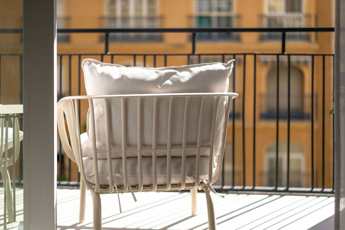 2 Bed Middle Floor Apartment in Málaga Centro