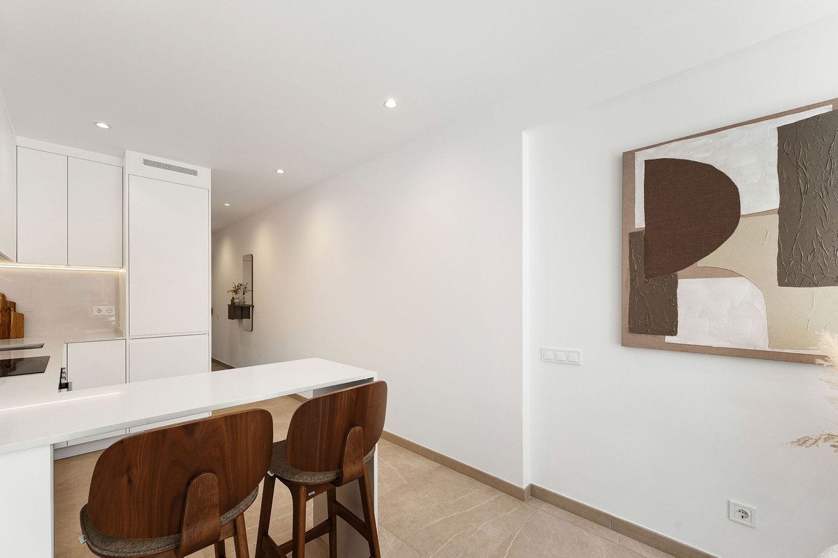 2 Bed Middle Floor Apartment in Málaga Centro
