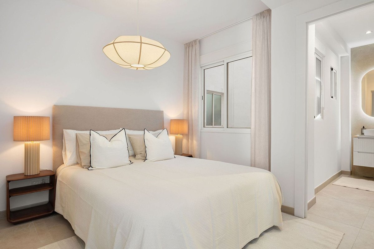 2 Bed Middle Floor Apartment in Málaga Centro