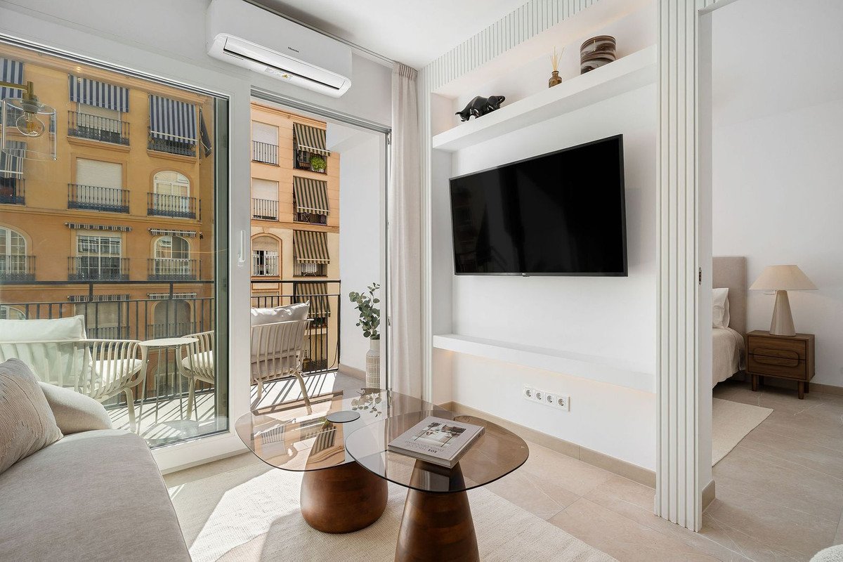 2 Bed Middle Floor Apartment in Málaga Centro