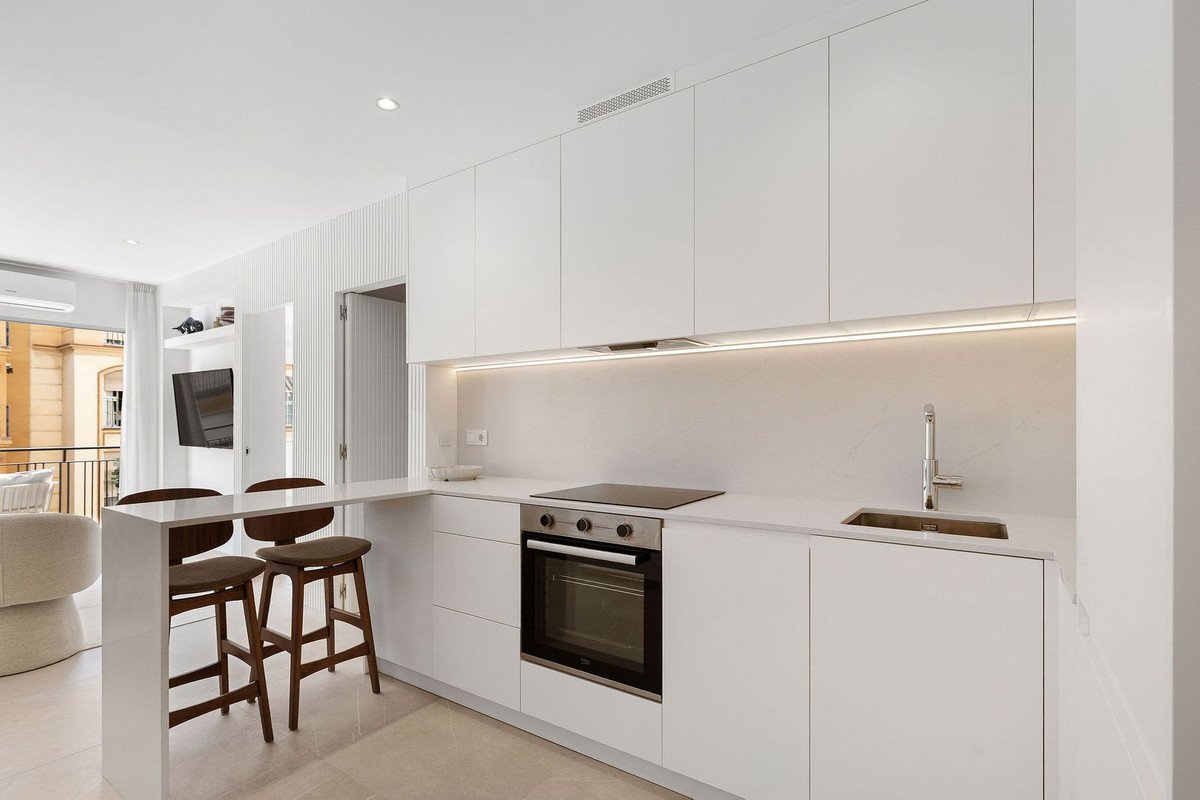 2 Bed Middle Floor Apartment in Málaga Centro