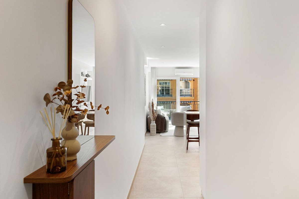 2 Bed Middle Floor Apartment in Málaga Centro