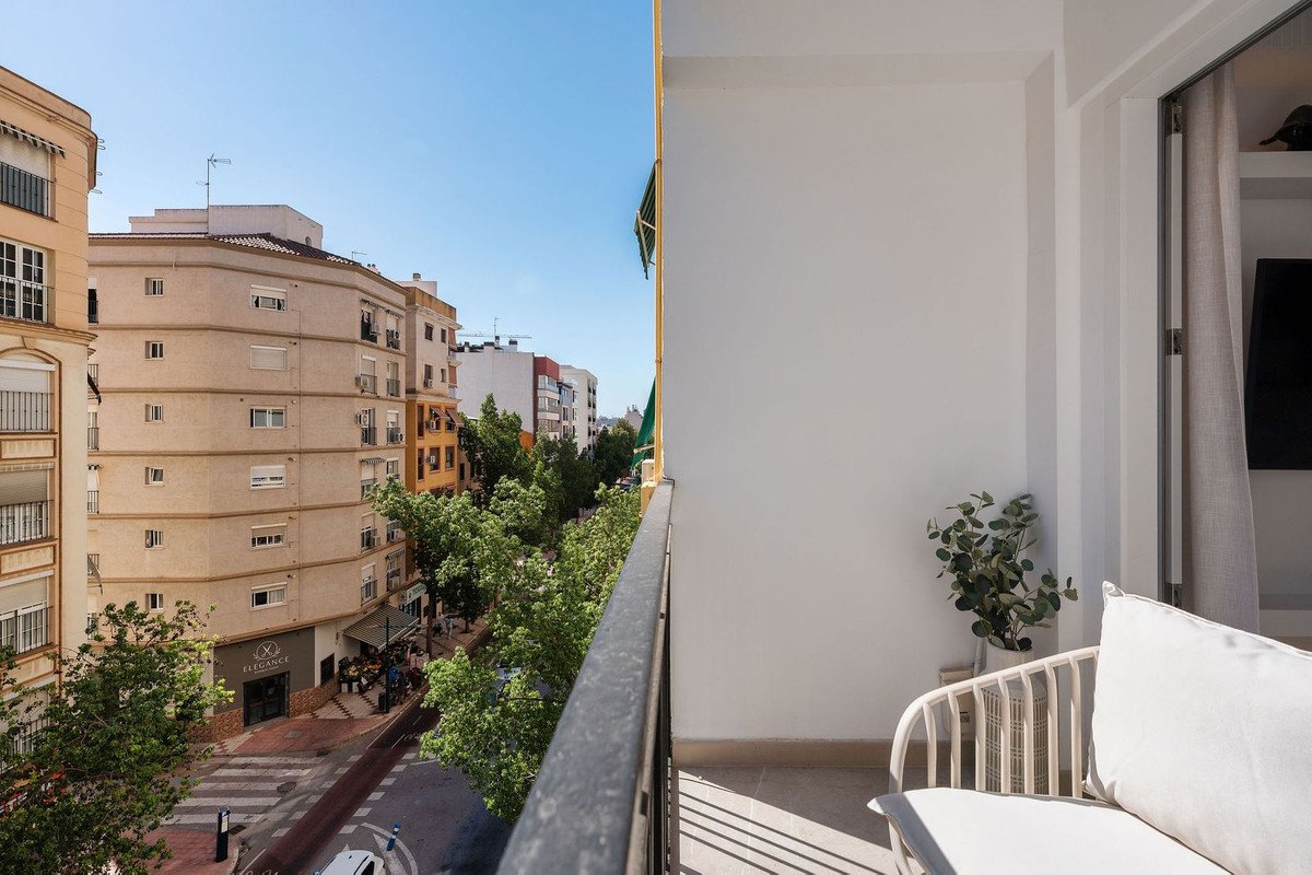 2 Bed Middle Floor Apartment in Málaga Centro