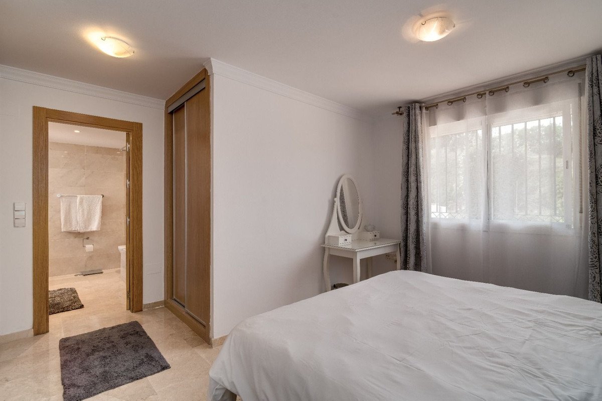 3 Bed Middle Floor Apartment in La Mairena