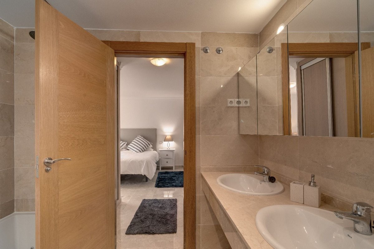 3 Bed Middle Floor Apartment in La Mairena