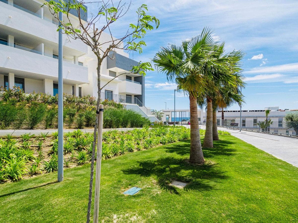 3 Bed Middle Floor Apartment in Estepona