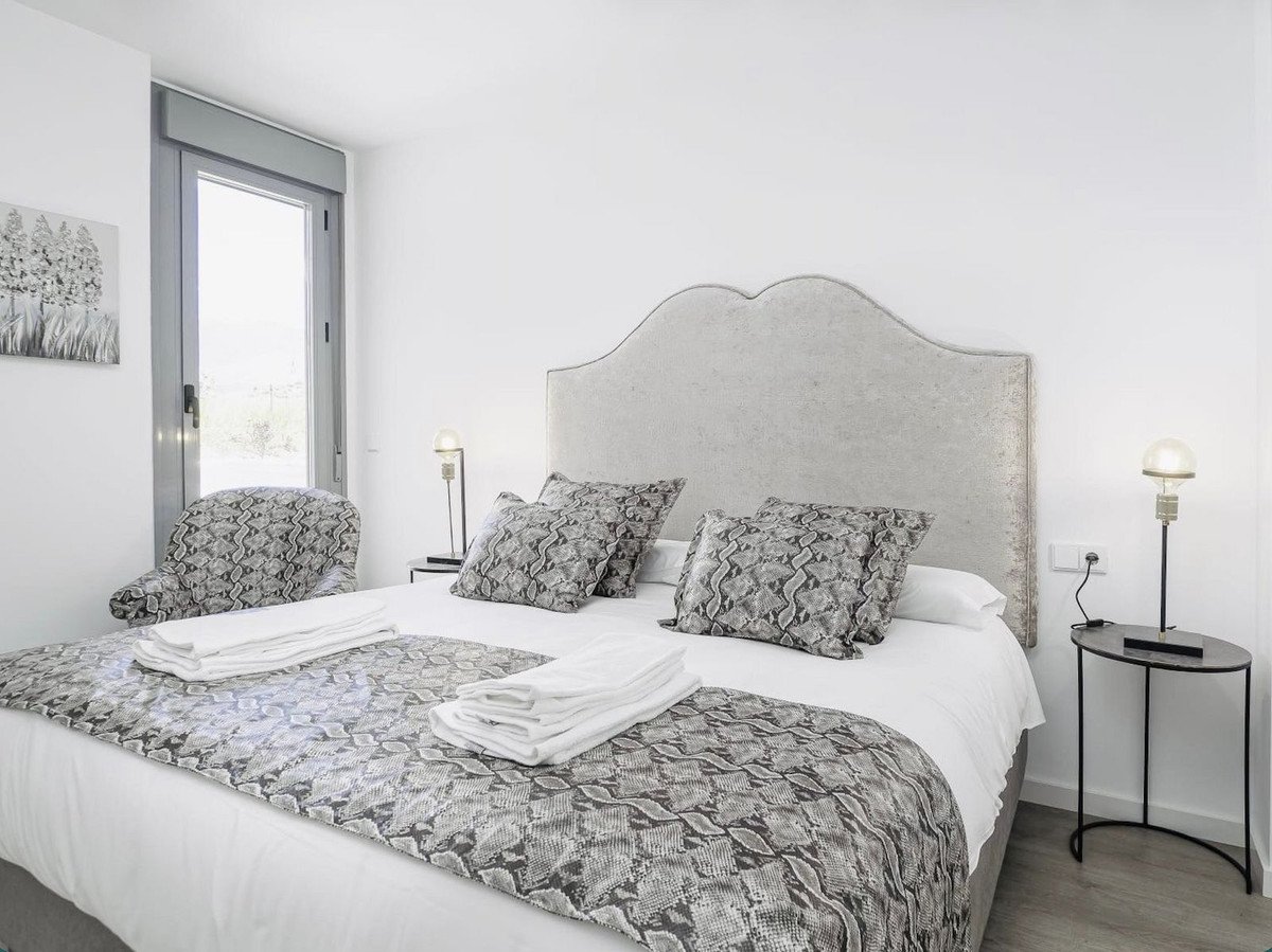 3 Bed Middle Floor Apartment in Estepona