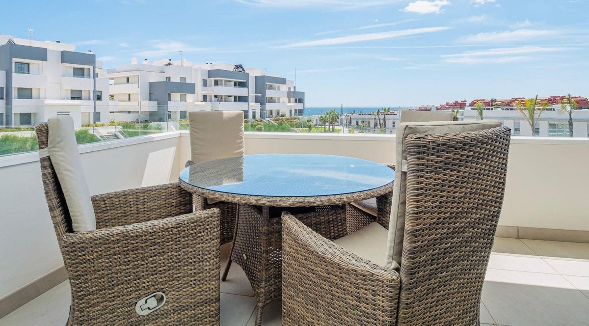 3 Bed Middle Floor Apartment in Estepona