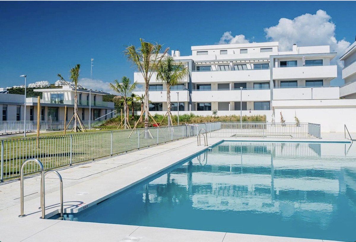 3 Bed Middle Floor Apartment in Estepona