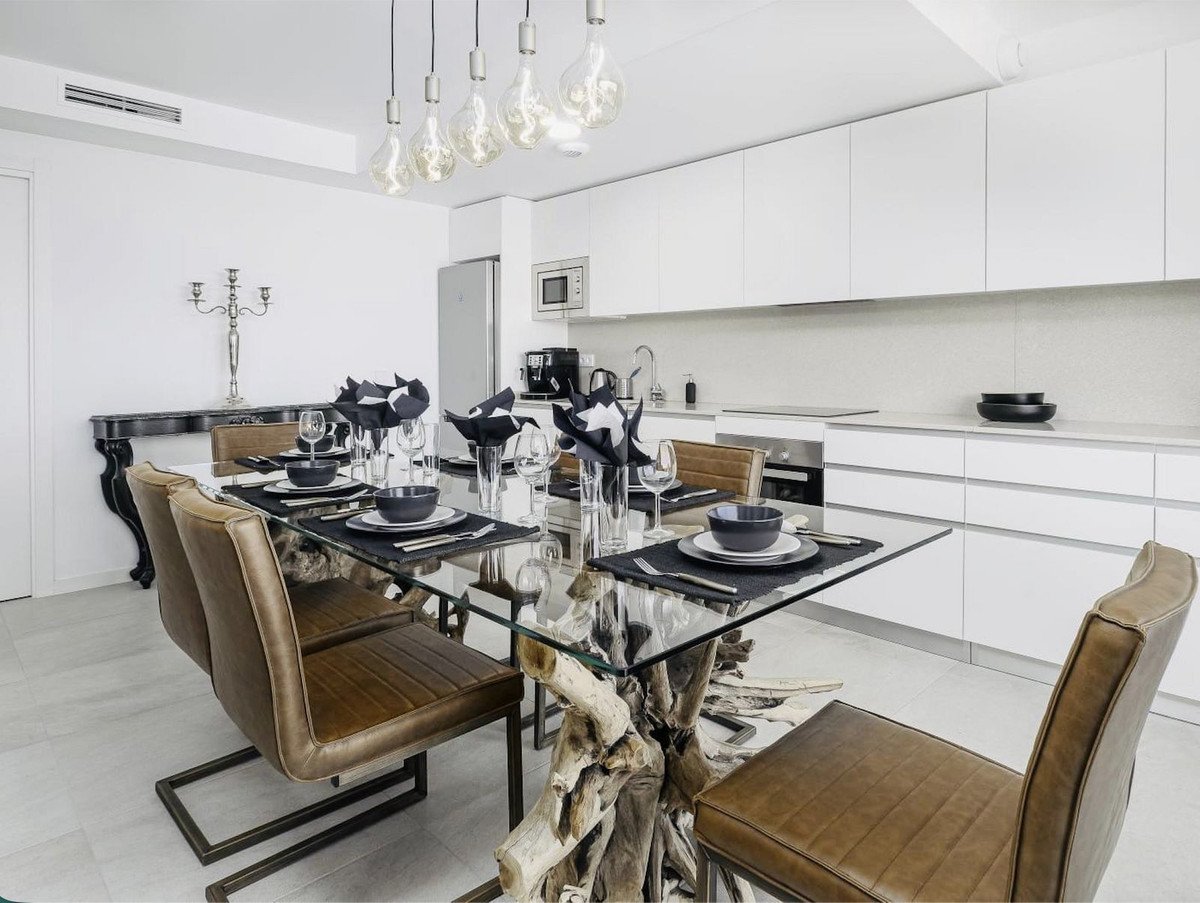 3 Bed Middle Floor Apartment in Estepona