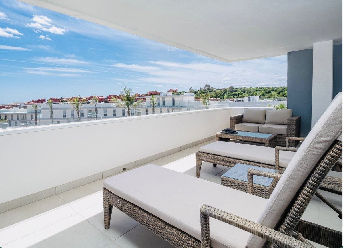 3 Bed Middle Floor Apartment in Estepona