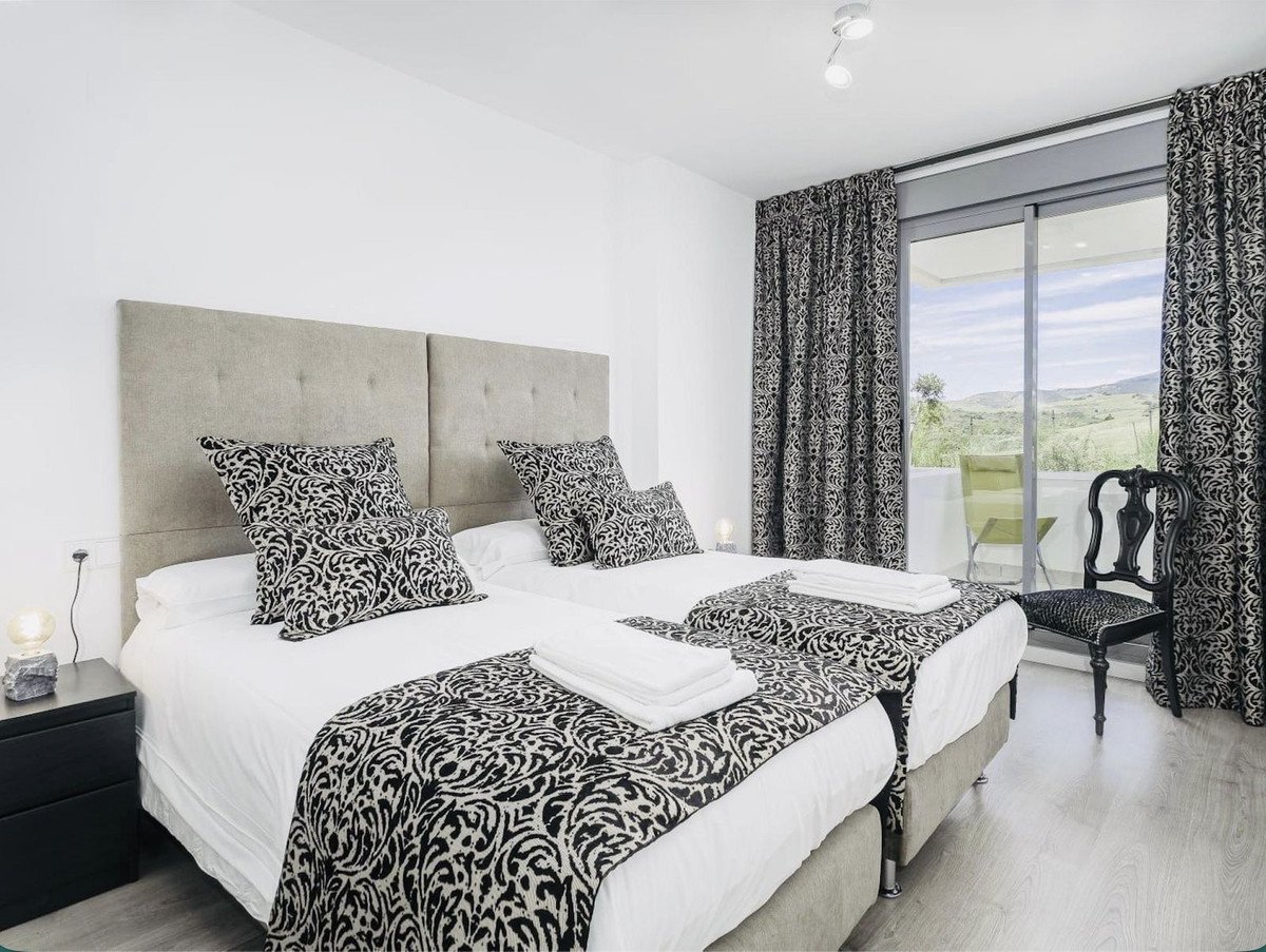 3 Bed Middle Floor Apartment in Estepona