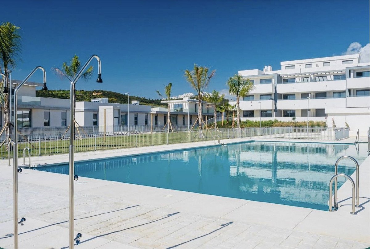 3 Bed Middle Floor Apartment in Estepona