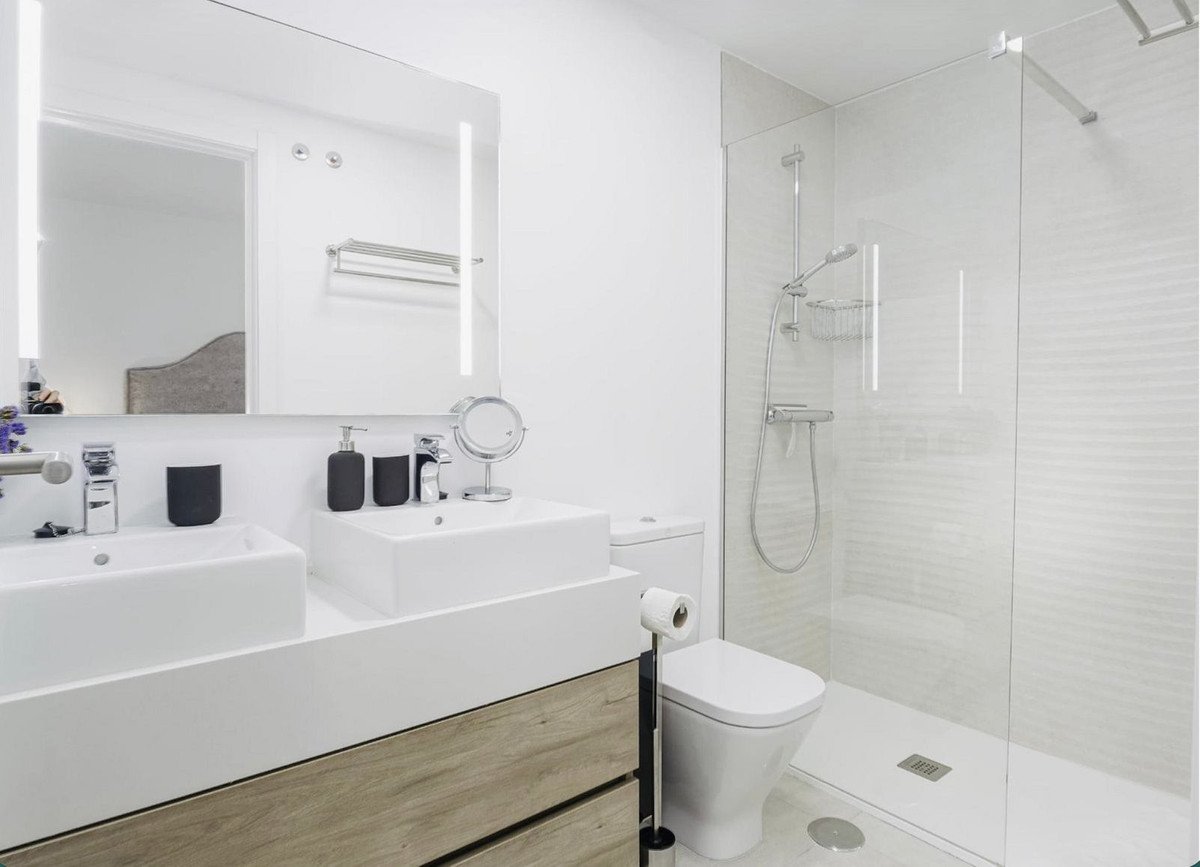 3 Bed Middle Floor Apartment in Estepona