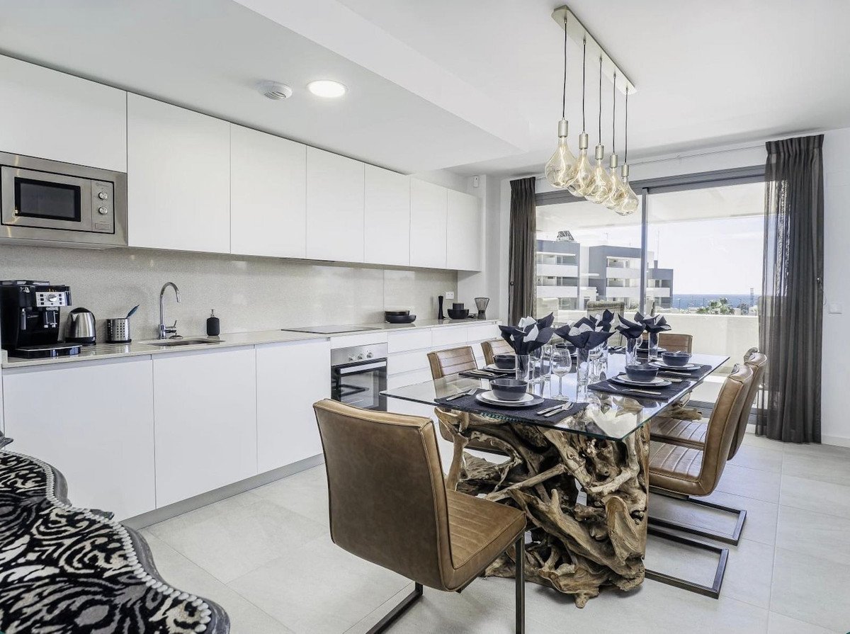 3 Bed Middle Floor Apartment in Estepona